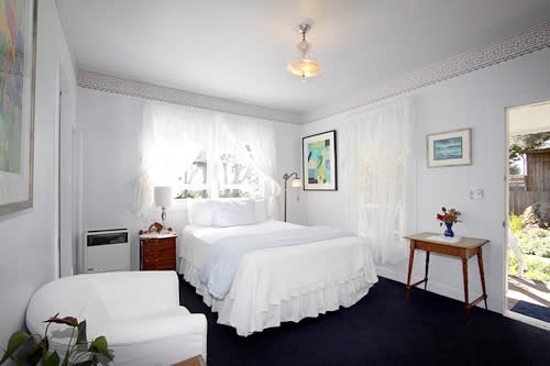 seagull inn bed and breakfast guestroom