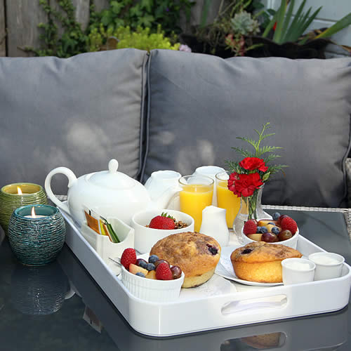 mendocino bed and breakfast - tray of muffins and fruit